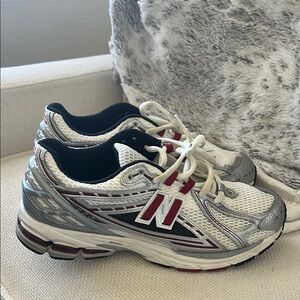 New Balance men’s White and Red Sneakers
